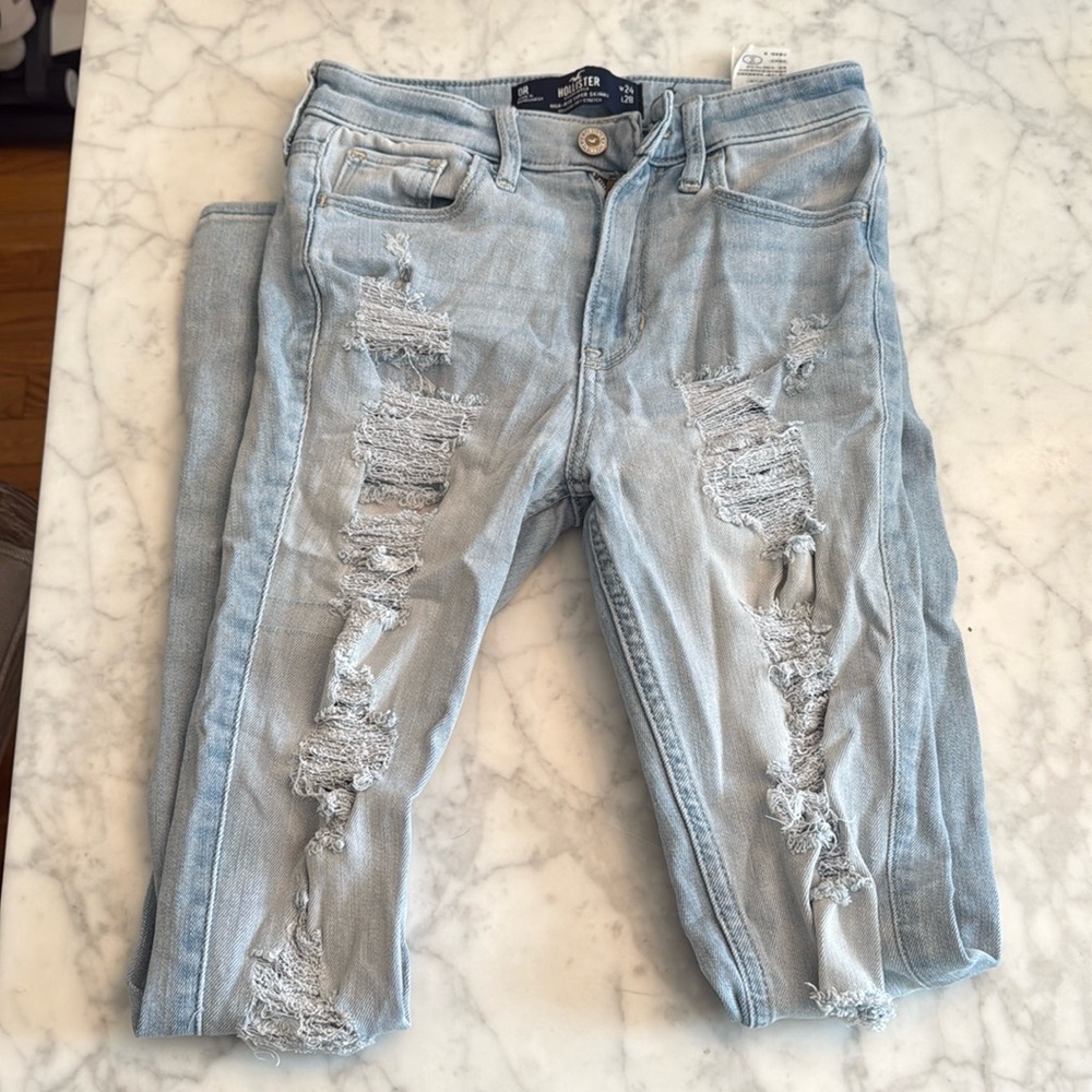 Hollister jeans size 24w l 28 can be kids or women’s